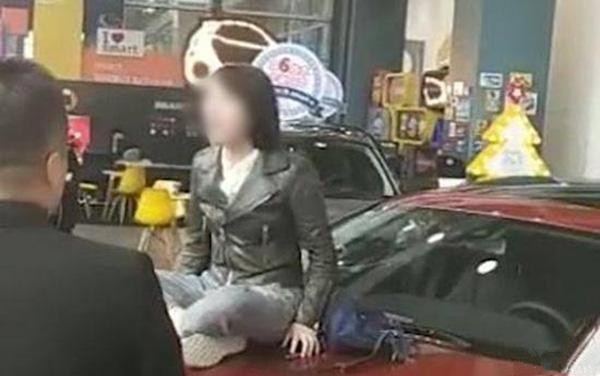 奔馳女車主維 權(quán)：到底是車的問(wèn)題還是4S店的問(wèn)題？